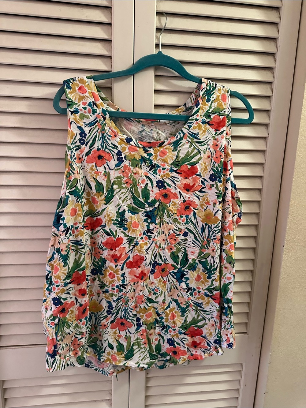 Floral Scoop Neck Tank Top in White with Coral & Green Print